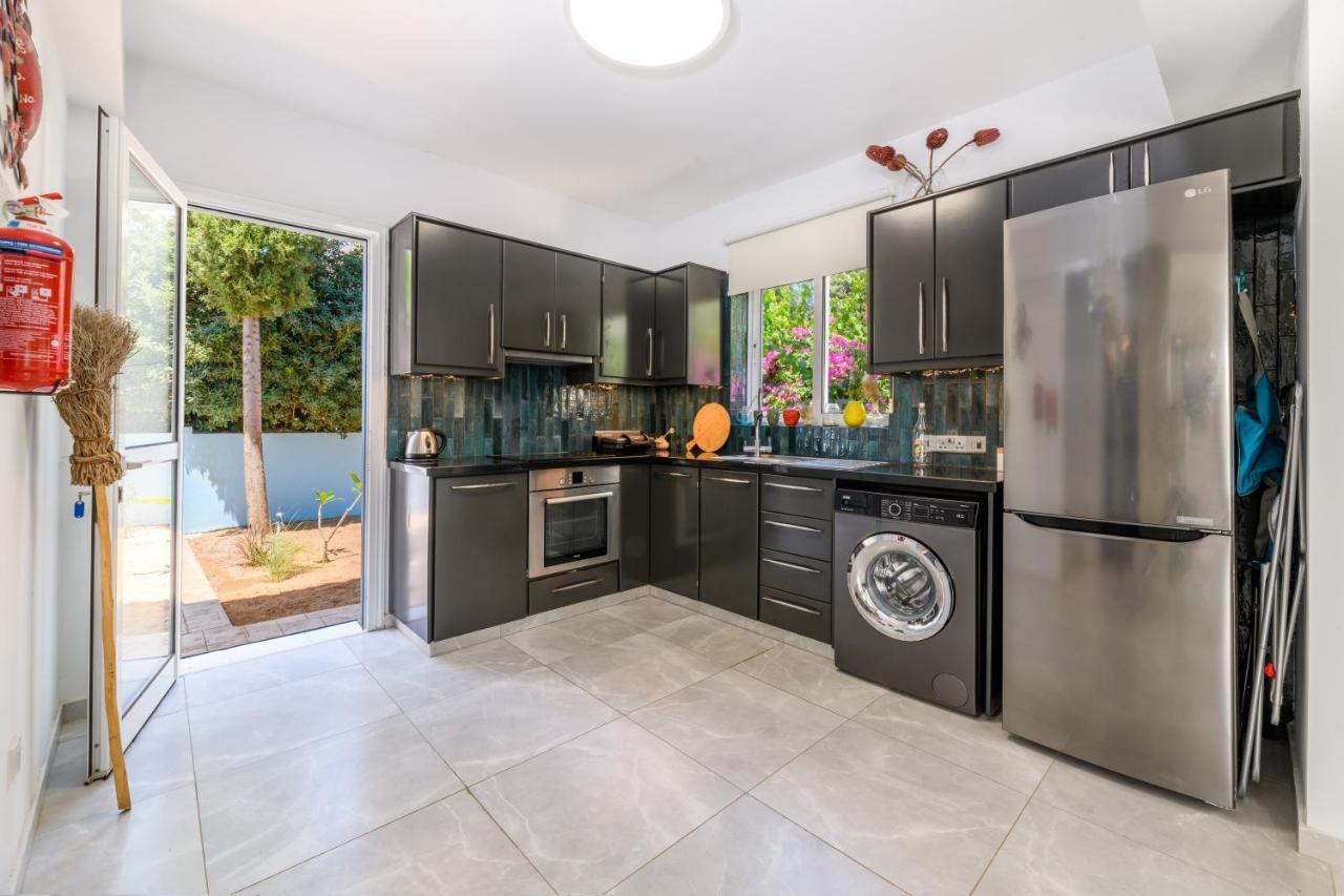 פרוטאראס Villa Lela Serena By Ezoria Villas מראה חיצוני תמונה
